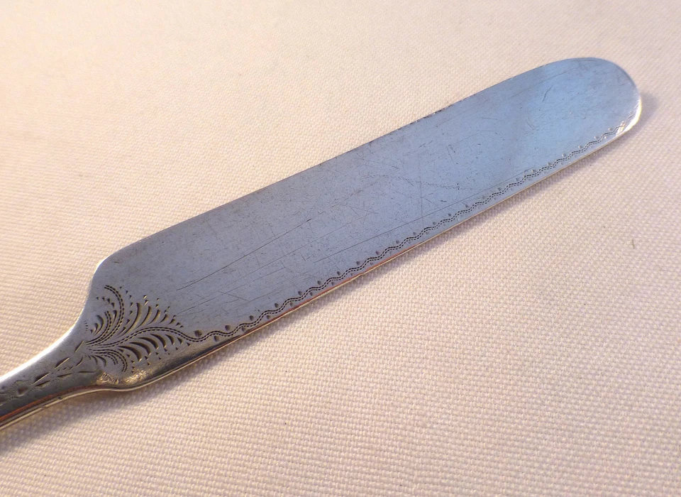 Cuchillo plano decorado para té/desayuno/postre Coin Silver JE Caldwell Foto 3 de 4