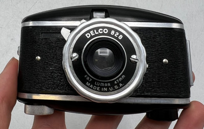 Delco 828 / Argus Model M / Minca Bakelite 828 FIlm Camera