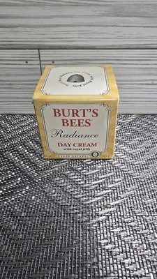 New Sealed Burt's Bees Radiance Day Cream Moisturizer w Royal Jelly 2 Oz