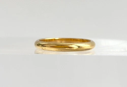 Straight Shank Minimalist Gold Toned Costume Jewelry Vintage Ring - sz 8.25