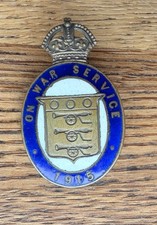 1915 On War Service Enamel Munitions Worker Badge
