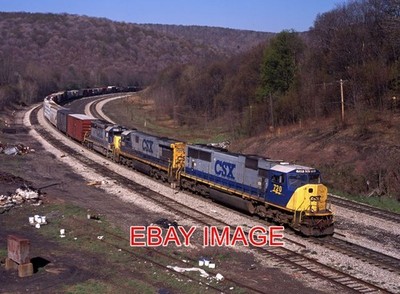 FOTO USA EISENBAHN CSX 720 7031 & 8260 EASTBOUND GEMISCHTES MANIFEST AM SANDFLECK. 2