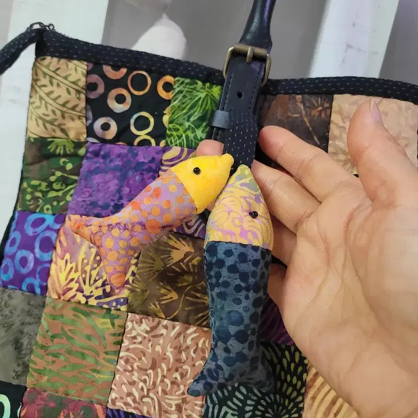 Patchwork Fish Design Tote Bag with Keyring - Col… - image 7