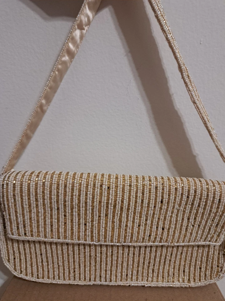 Bolso de mano Carlo Fellini beige con cuentas con adornos dorados Foto 3 de 4
