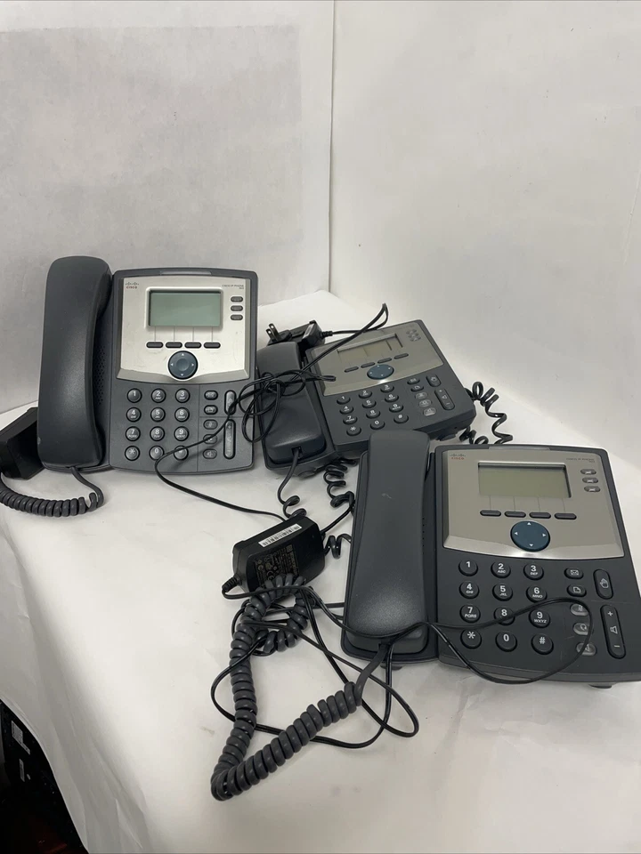 3 Cisco Desktop IP Phone 3 Line w/Display SPA303-G1 - Image 2 of 4