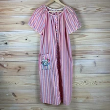 Vtg Smart Time House Coat Dress Large Pink Watercan Bouquet Embroidery USA