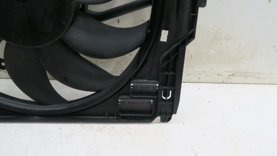 Cubierta del ventilador del radiador del motor BMW M6 F12 2013-2018 OEM 4,4 L 7602181-01 Foto 4 de 4