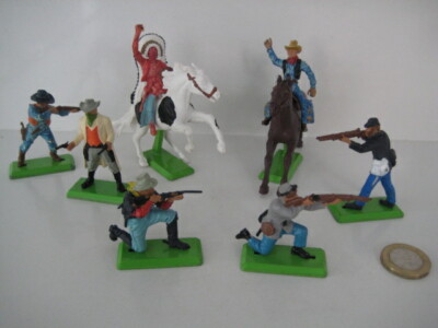 BRITAINS DETAIL COWBOYS & MONTIERT EINHEIMISCHES INDISCHES PFERD KUNSTSTOFF METALL MIT BASIS