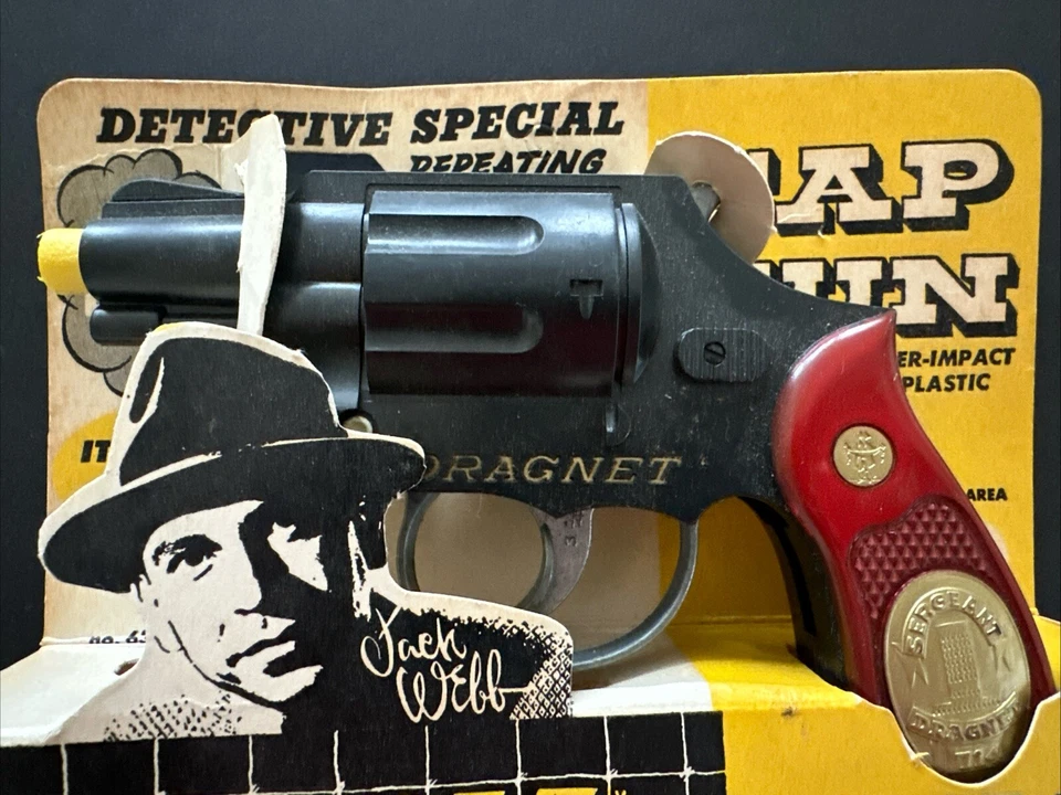 REVÓLVER REPETITIVO ESPECIAL DRAGNET DETECTIVE DE COLECCIÓN" CARDADO KNICKERBOCKER TAPA PISTOLA. Foto 2 de 4