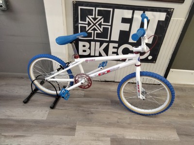2000 GT Mach One Mid School BMX Complete