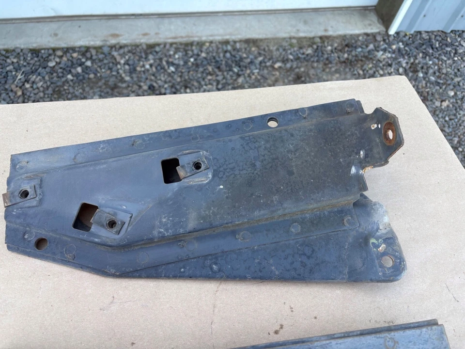 1973-1979 Ford Truck F700 F600 F500 Hood Hinge Mount Bracket 73-79 F-700 F-600 Foto 3 de 4