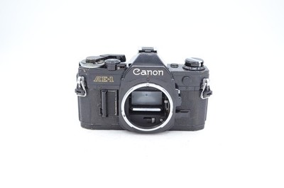 Canon AE-1 一眼レフカメラ 35-105mmレンズ付き Canon AE-1 35mm Film SLR Camera Body, Black, with FD Breech-Lock