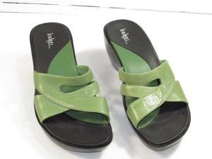 clarks flip flops green