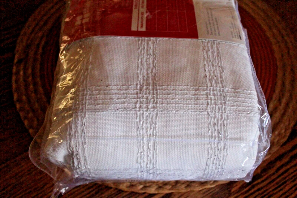 Essential Home Silver Lurex Plaid Tablecloth 60 X 102 White - Image 4 of 4
