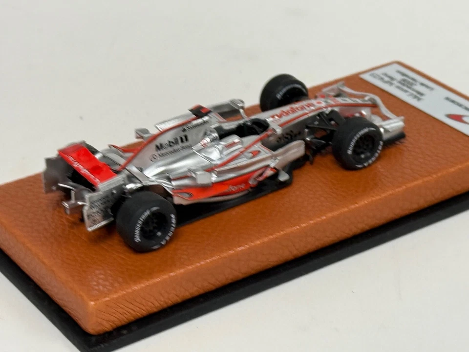 1/43 McLaren MP4/23 de la temporada 2006 F1 Lewis Hamilton base de cuero JPN141 Foto 3 de 4