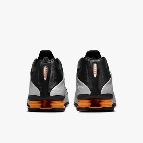 ★NIKE★シャックス R4 Black Bright Mandarin llic Silver Nike Shox R4 - Black / Vast Grey / Bright Mandarin