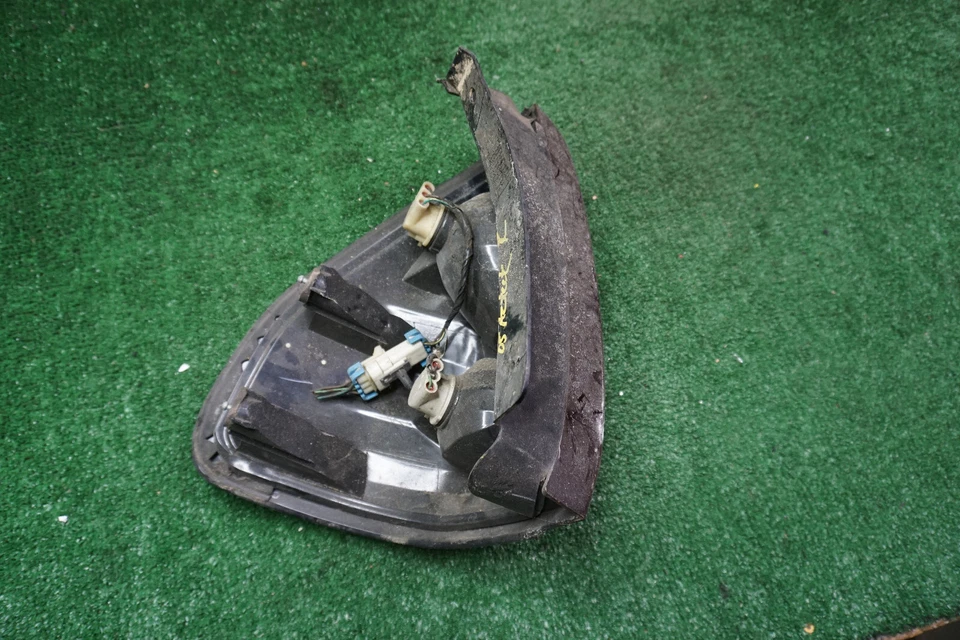 2001 02 03 04 05 PONTIAC AZTEK TAIL LIGHT OEM 10325502 - Image 2 of 3