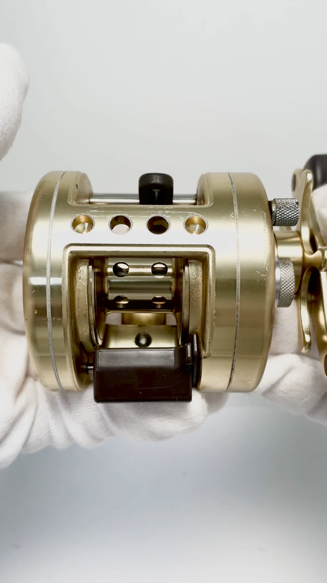 Shimano 95 CALCUTTA 200XT Right Handle Baitcasting Reel w Shimano 95 CALCUTTA 200XT Right Handle Baitcasting Reel w