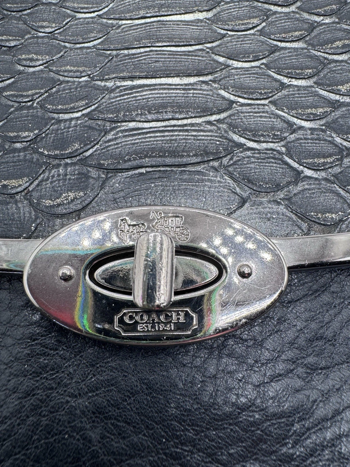 COACH MADISON PATTA SPALLA NERA CON GLITTER PITONE ARGENTO F26337