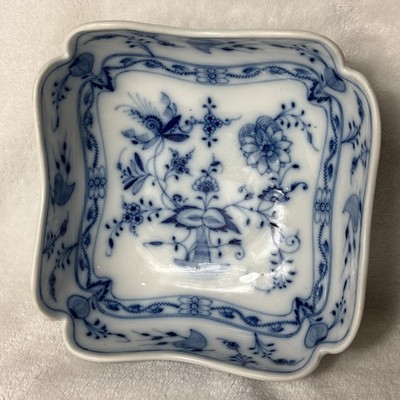 Antique Blue Onion Zwiebelmuster Porcelain Scalloped Serving Dish MPM Mark
