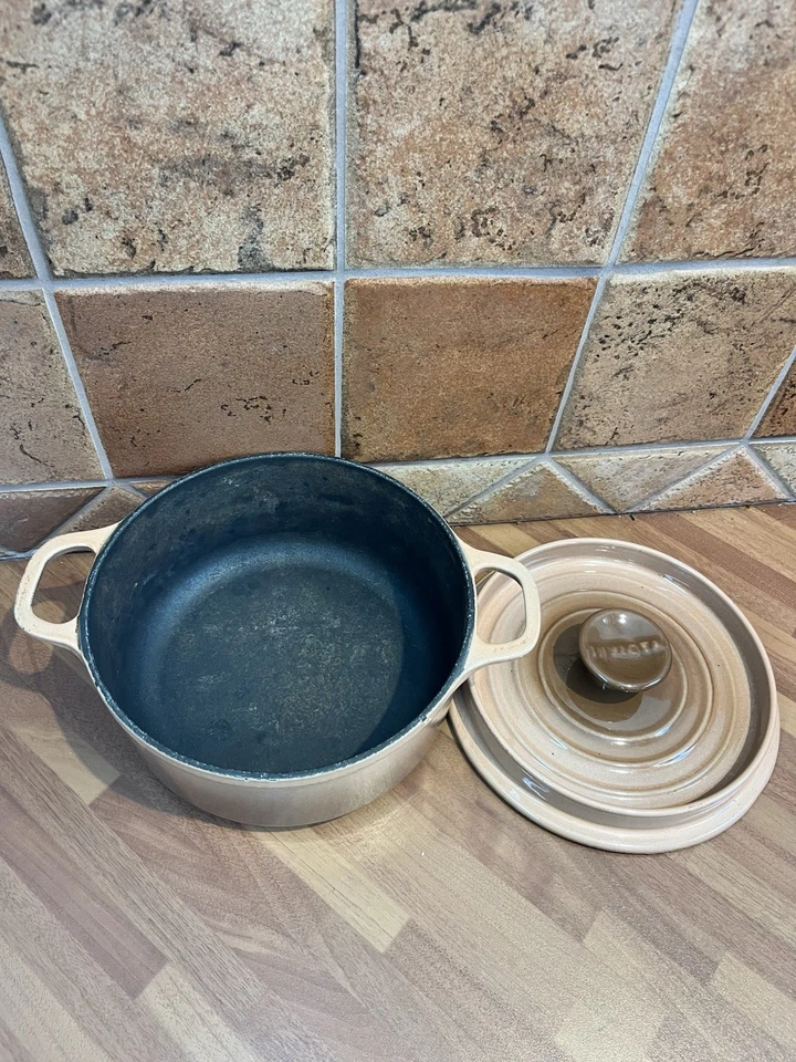 Invicta French Cast Iron Cooking Pot Beige Homeware Vintage Kitchenware Metal - Image 2 of 4