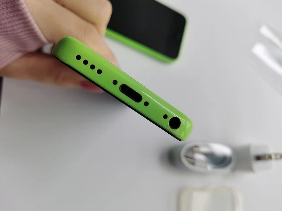 Apple iPhone 5c - 8 GB / 16 GB / 32GB - Green (Unlocked) 90% NE W - Image 4 of 4