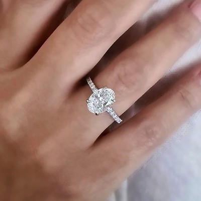 Exklusiver Diamantring 2,50 Karat IGI Lab Created Ovalschliff 950 Platin E F VVS
