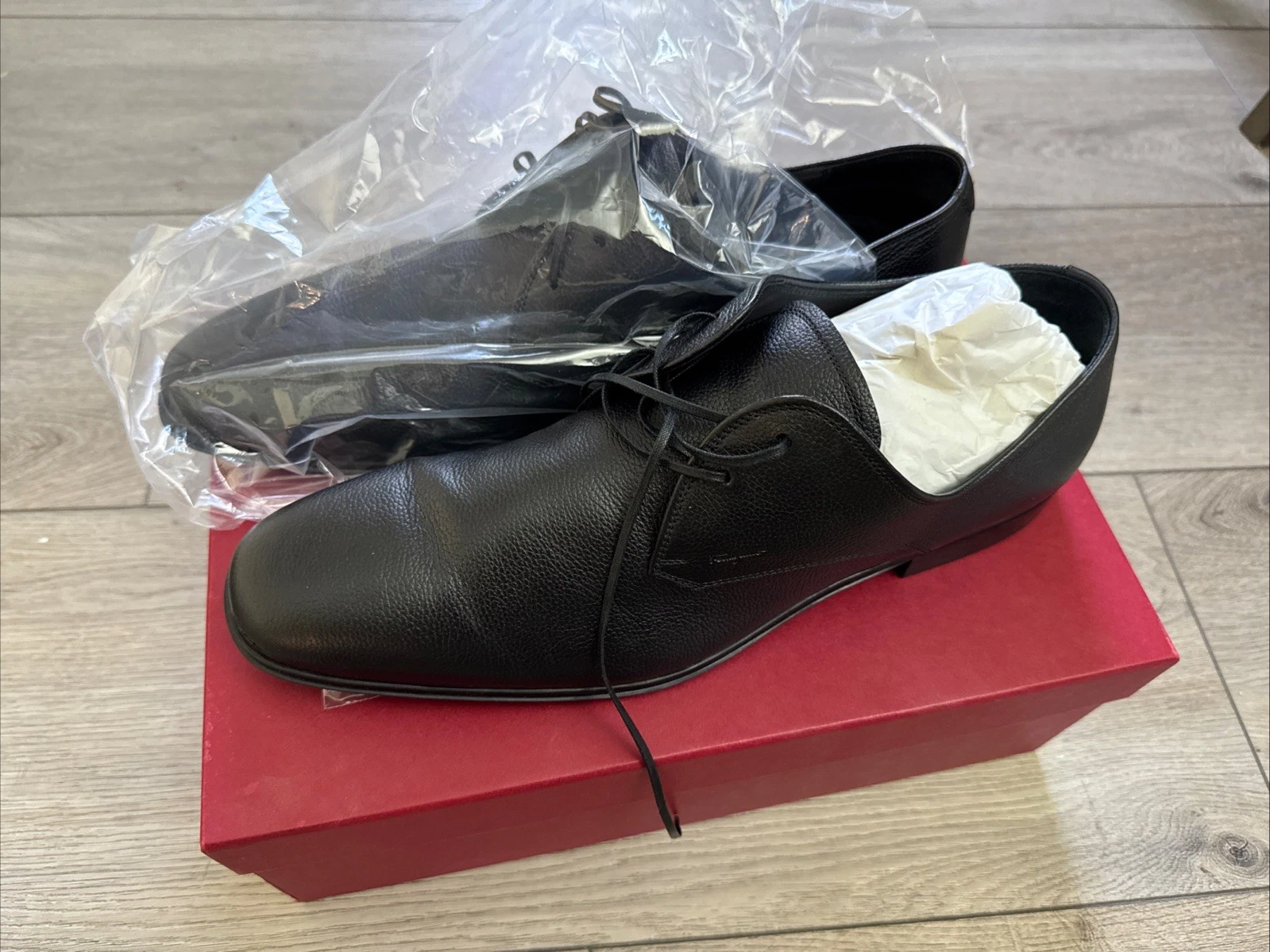 Ferragamo — Ferragamo Fortunato Leather 10.5 Plain Toe Oxford Men's Black  Shoes. new in box