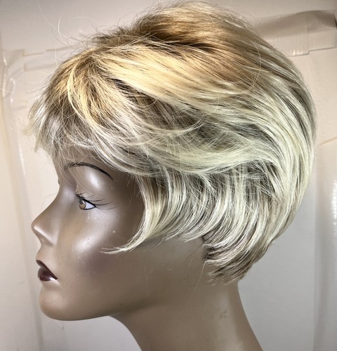 New Wig Never Worn Light Blond Bob Pixie With Highlights. 0143A2
