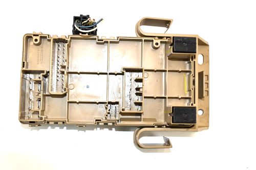 2010 2011-12 Subaru Legacy Outback OEM Fuse Relay Junction Block Box 82290AJ00A - Picture 8 of 9