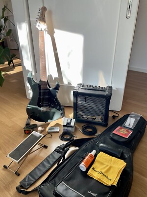YAMAHA Pacifica+ROLAND Cube 20x+BOSS FS-5U+KORG Tun.+FENDER Str.+