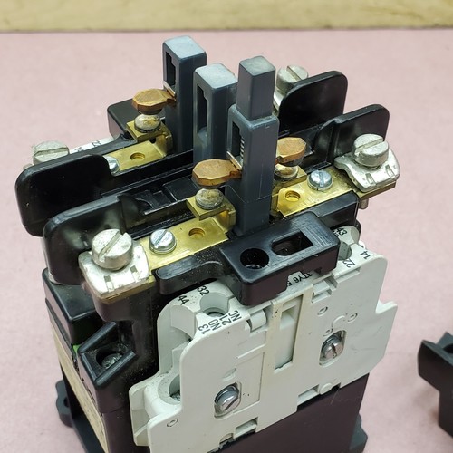 Siemens 2-pole DC Contactor 32 Amp @ 600 VDC 3TC4417-0A 24VDC Coil -NEW NO DIN - Picture 5 of 6