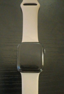 Apple Watch Series 6 GPS 40mm Silver Aluminum Case With White Sport Band
