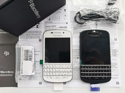 BlackBerry Q10 (UNLOCKED) 16GB Black  QWERTY Smartphone A+ Good quality