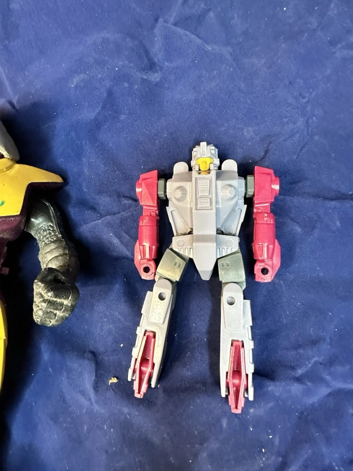 Transformers G1 Finback Pretenders Hasbro 1988 w/ Belt & Robot - Image 4 of 4