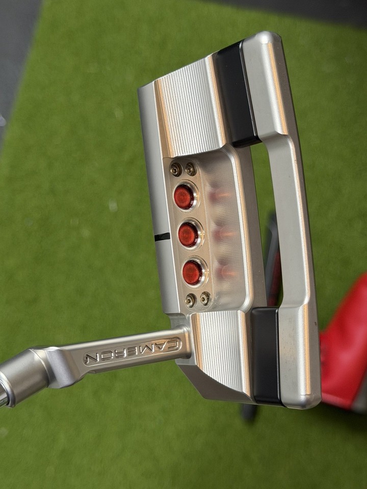 Scotty Cameron Squareback2 Studio Style 2025 – Putter Personalizzato Edizione USA, Destro