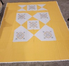 Vtg Handmade Embroidered Patchwork Quilt 88x98 Yellow White Prairie Points READ