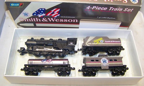 HO 1:64 COLECCIÓN REVELL 1996 44 MAGNUM SMITH & WESSON JUEGO DE TREN DE 4 PIEZAS 3117 | Zustand: New