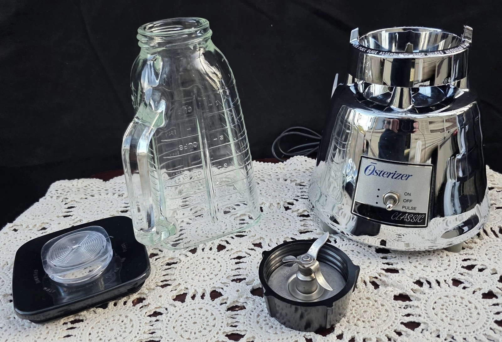 Oster Osterizer Classic Chrome Beehive Blender 5000-08A EUC
Opens in a new window or tab
