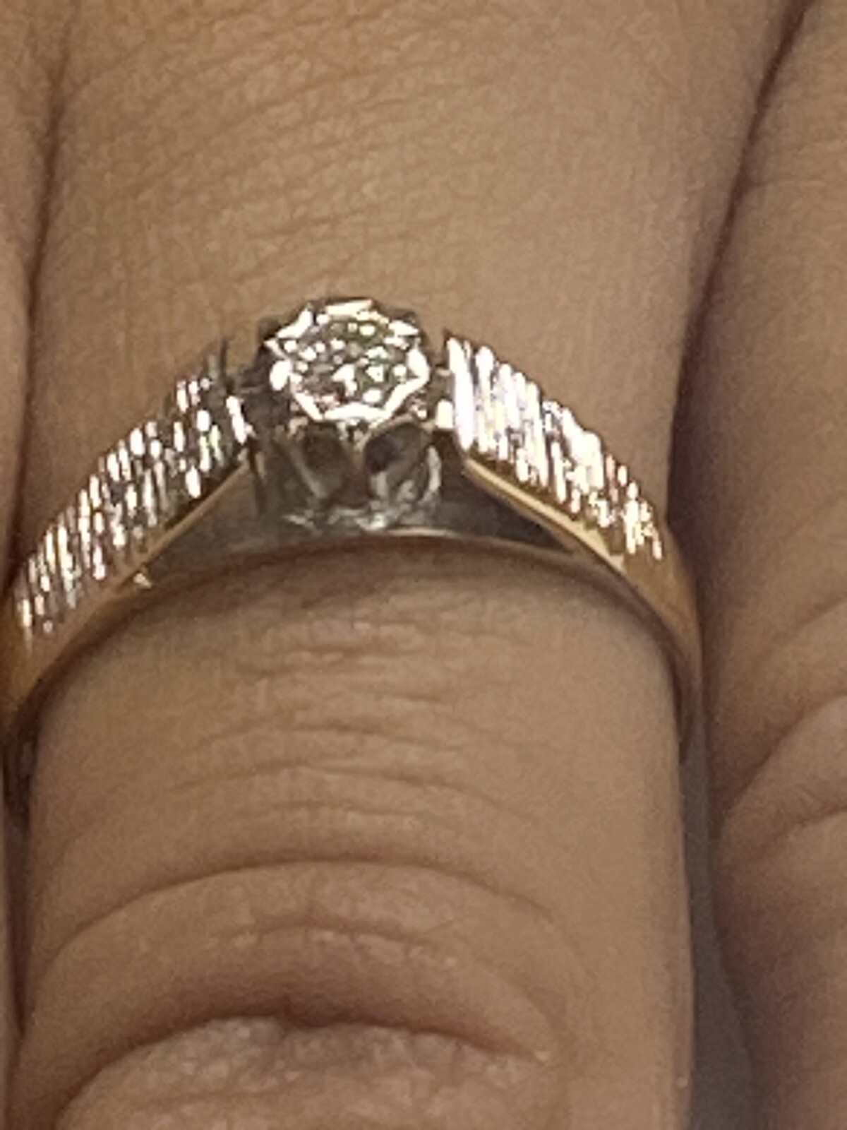 18k gold round diamond solitaire ring - image 8