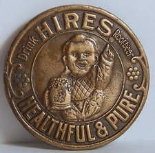 VINT HIRES ROOT BEER ANTIQUED BRASS ROUND BUCKLE ADVERTISING