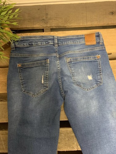 Zara Basic Z1975 Woman’s Denim Distrassed Mid Rise Cropped Jeans Sz 8 - Picture 7 of 8