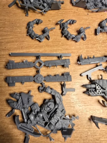 Warhammer 40k Ork deffkoptas x3 - Assault On Blackreach OOP - Picture 3 of 12