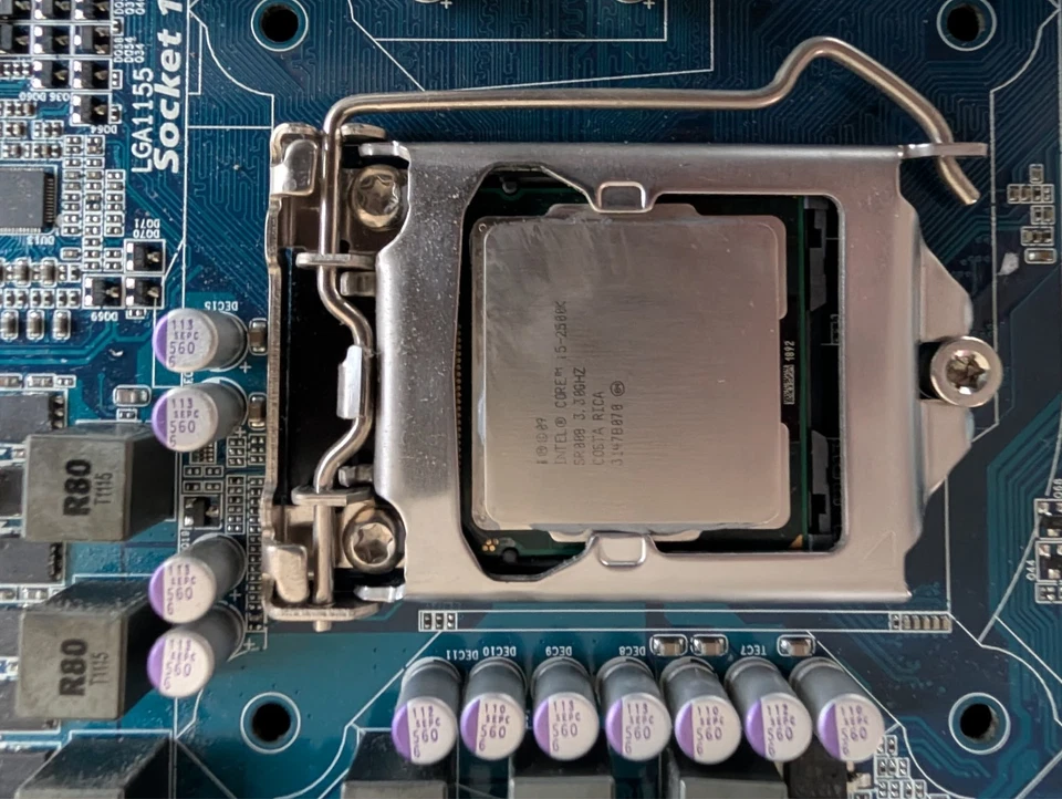 GIGABYTE GA-Z68AP-D3 MOTHERBOARD with Intel i5 2500k - Image 2 of 2