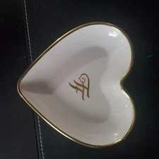 Fancy Feast Cat Dish / Bowl Mini Heart Shape!  White & Gold Perfect Fancy Meal!