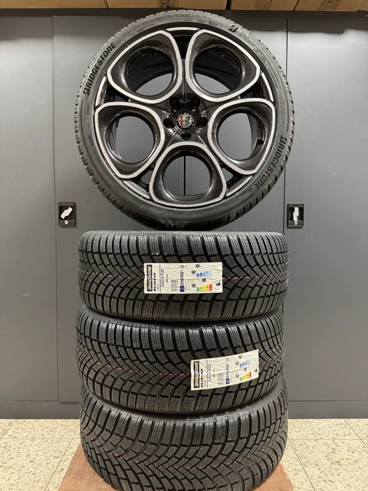 Alfa Romeo Tonale Alufelgen Winterreifen 235/40 R20 NEU Bridgestone LM005 - Bild 2 von 4