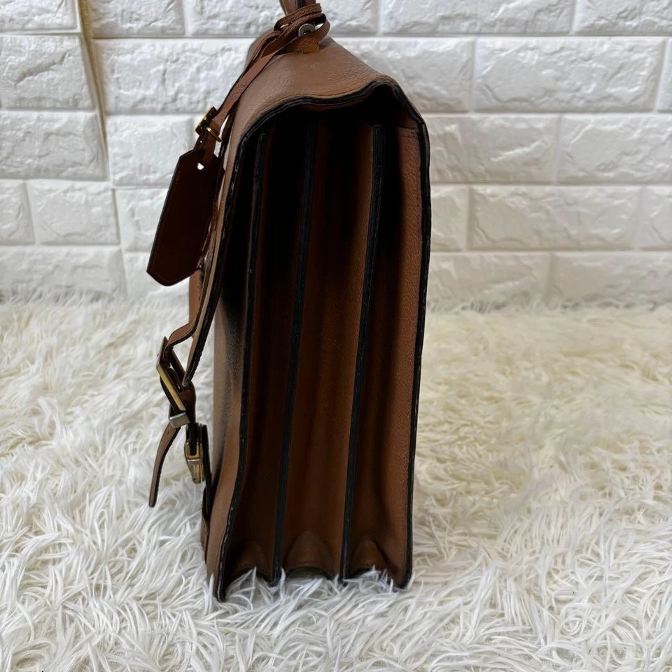 Maletín Salvatore Ferragamo de cuero negro liso patrón negro con sólido Foto 4 de 4