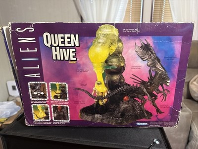 Complete 1994 Kenner Aliens Queen Hive Action Figure Playset with