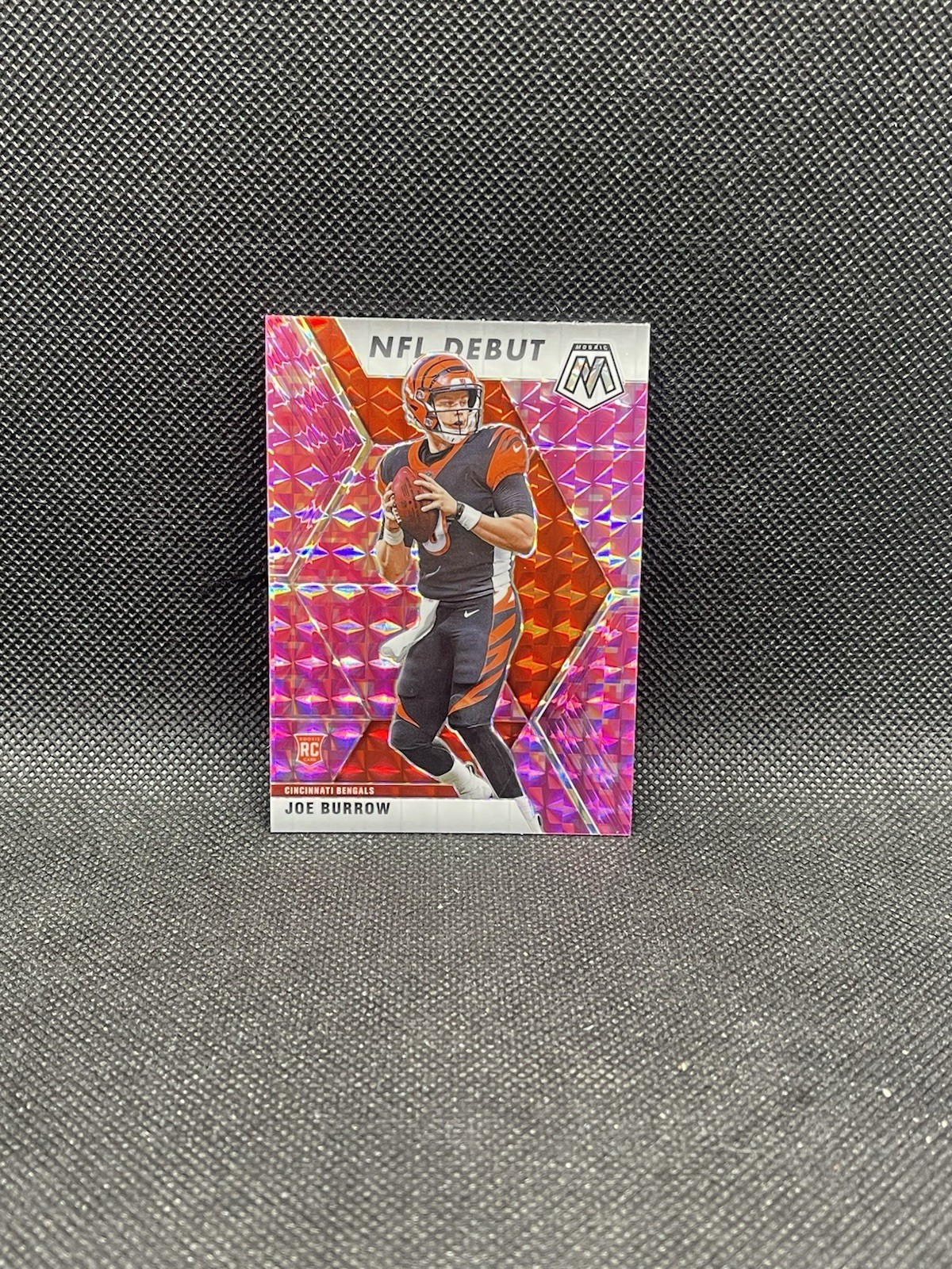 2020 Panini Mosaic - NFL Debut Joe Burrow #261 Camo Pink Mosaic Prizm (RC)