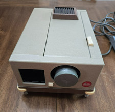 VTG Leitz Wetzlar Pradovit Slide Projector Color w/ Power  Remote Cord  Cover